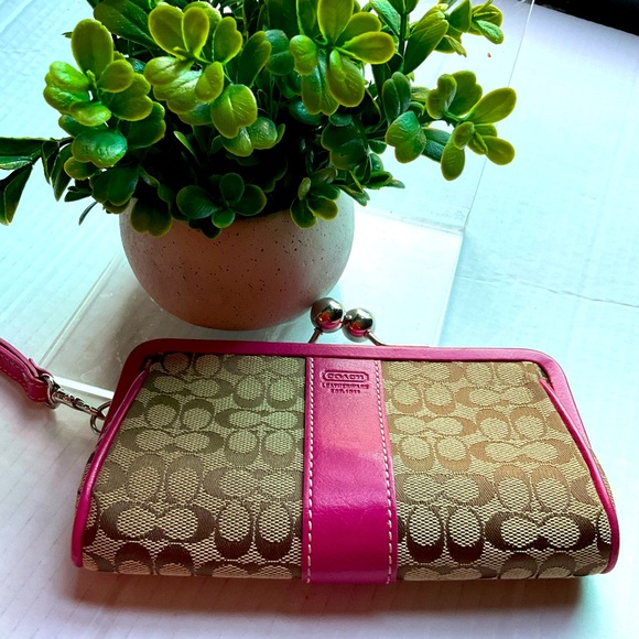 Coach Clutch Wristlet EXTREMELY RARE - Picture 2 of 10